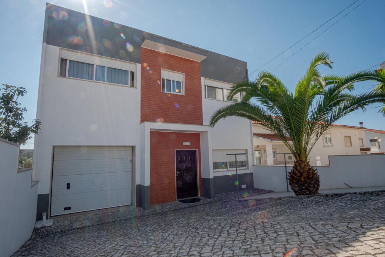 8 Rodrigues Family House - Villa With Patio Nazare Exterior photo